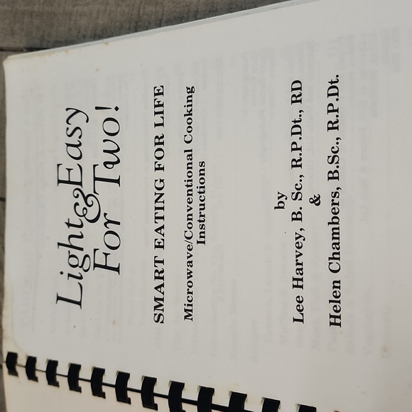 LIGHT AND EASY FOR TWO COOKBOOK 1991 - Picture 3 of 8